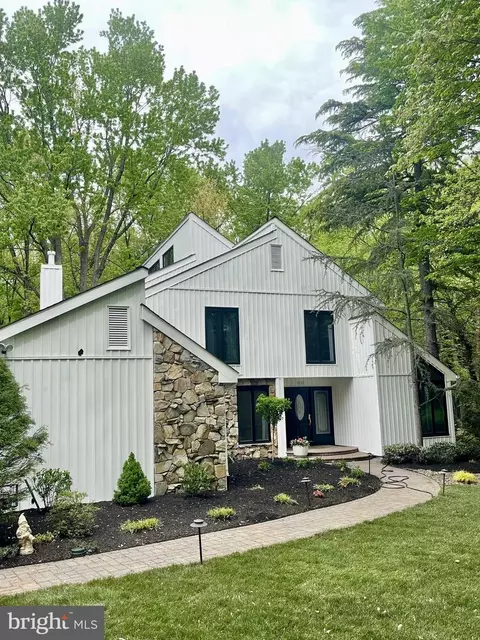 1025 Riverton Rd, Moorestown, NJ 08057