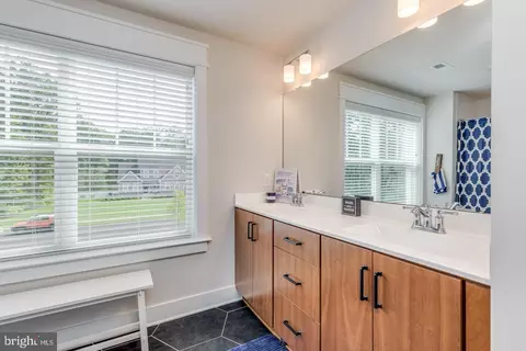 Bath - 305 Margot Ln, Tabernacle, NJ 08088 photo 5 of 6