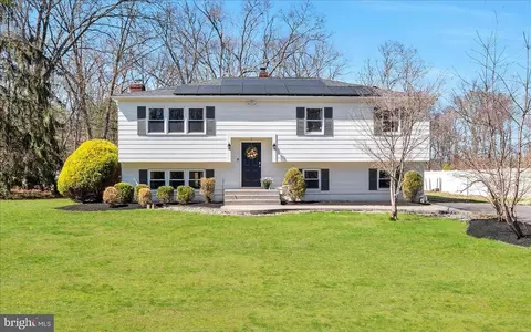 97 Three Bridge Rd, Shamong, NJ 08088