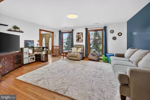 Living - 3 Meadowrue Dr, Mount Laurel, NJ 08054 photo 1 of 1