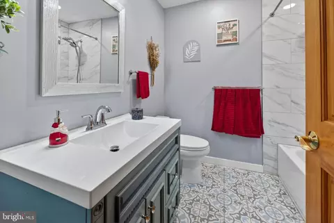 Bath - 3 Meadowrue Dr, Mount Laurel, NJ 08054 photo 3 of 3