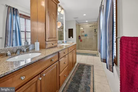 Bath - 3 Meadowrue Dr, Mount Laurel, NJ 08054 photo 2 of 3
