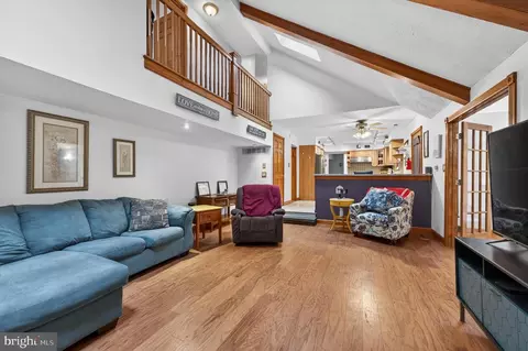 Entry Way - 3 Meadowrue Dr, Mount Laurel, NJ 08054 photo 4 of 4