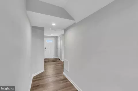 Entry Way - 1 L Wendowski St, Beverly, NJ 08010 photo 2 of 13
