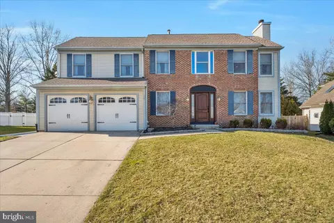8 Dominion Dr, Marlton, NJ 08053
