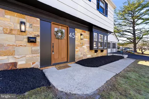 45 Tennyson Ln, Willingboro, NJ 08046