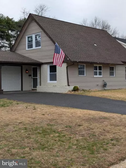 55 Shawmont Ln, Willingboro, NJ 08046