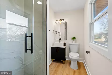 Bath - 720 Harrison St, Riverside, NJ 08075 photo 2 of 3