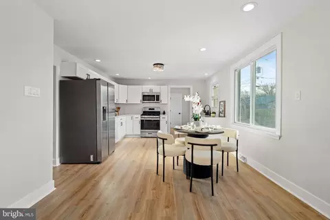 Entry Way - 720 Harrison St, Riverside, NJ 08075 photo 5 of 8