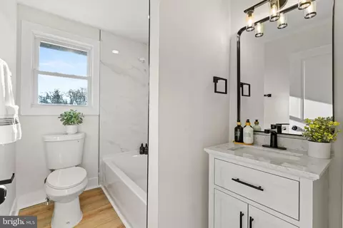 Bath - 720 Harrison St, Riverside, NJ 08075 photo 3 of 3