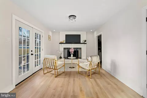 Living - 720 Harrison St, Riverside, NJ 08075 photo 2 of 3