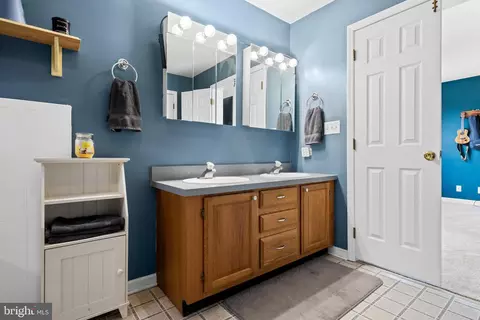 Bath - 202 Union St, Bordentown, NJ 08505 photo 3 of 4