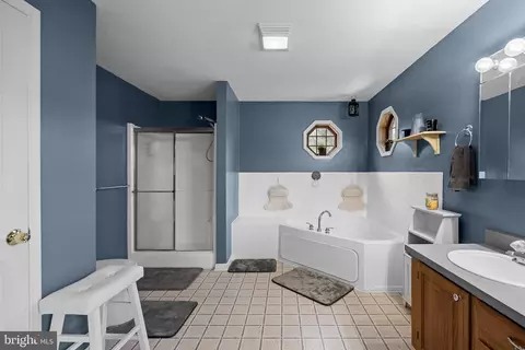 Bath - 202 Union St, Bordentown, NJ 08505 photo 2 of 4