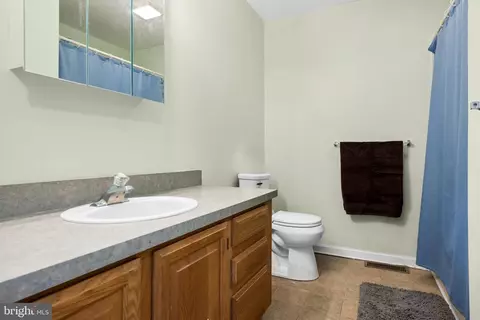 Bath - 202 Union St, Bordentown, NJ 08505 photo 4 of 4