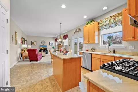 Kitchen - 7 Colts Gait Rd, Evesham, NJ 08053 photo 3 of 5