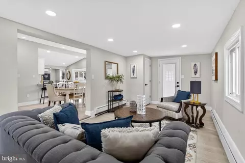 Entry Way - 226 Ruth Ave, Maple Shade, NJ 08052 photo 1 of 4