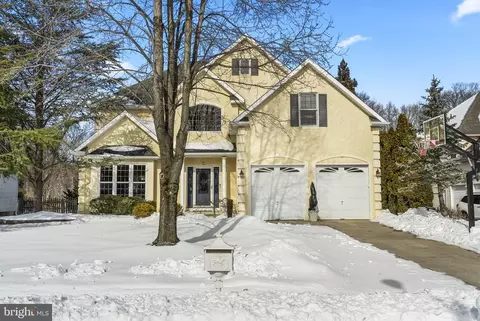 5 Tara Dr, Mount Laurel, NJ 08054