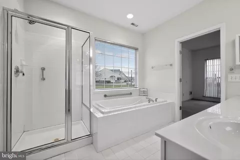 Bath - 29 Pennington Ct, Delanco, NJ 08075 photo 1 of 2