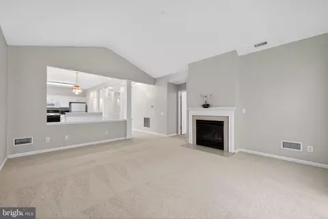 Living - 29 Pennington Ct, Delanco, NJ 08075 photo 2 of 5