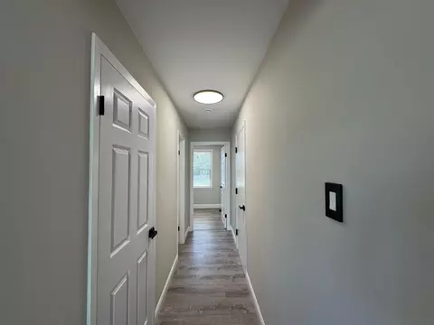 Entry Way - 8 Framingham Rd, Beverly, NJ 08010 photo 1 of 3
