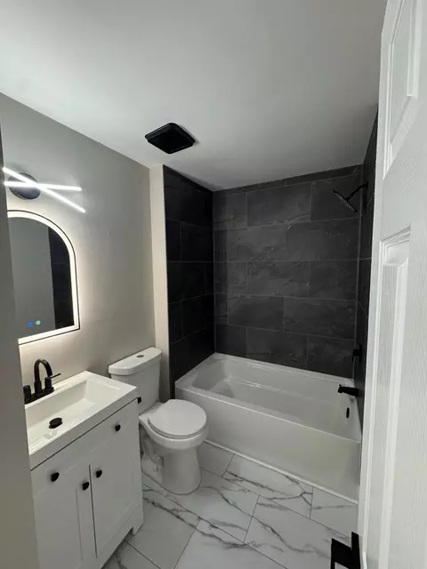 Bath - 8 Framingham Rd, Beverly, NJ 08010 photo 2 of 7