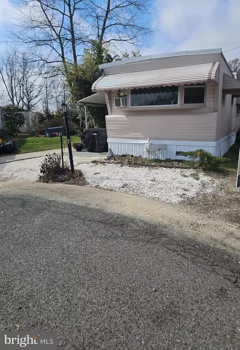 79 Shamrock Ct, Southampton, NJ 08088