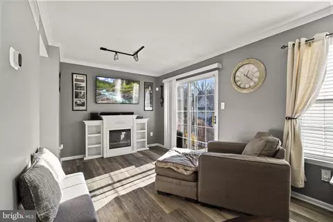 212 River Ct, Fieldsboro, NJ 08505