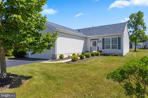89 Chamber Ln, Columbus, NJ 08022