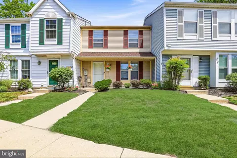 21 Waterview Ct, Marlton, NJ 08053