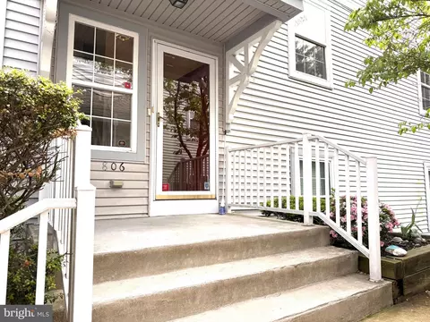 806 Sweetwater Dr, Cinnaminson, NJ 08077