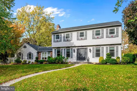 904 Heritage Rd, Moorestown, NJ 08057