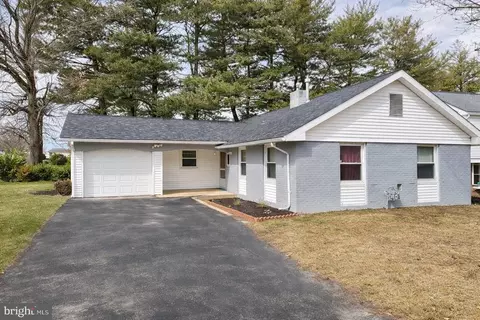 1 Montclair Ln, Willingboro, NJ 08046