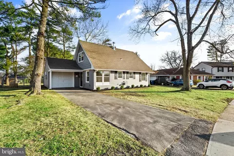 90 Pheasant Ln, Willingboro, NJ 08046
