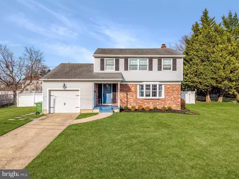 22 Old Colony Ln, Marlton, NJ 08053