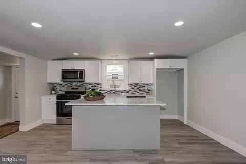 207 Pennsylvania Ave, Hainesport, NJ 08036