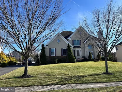 18 Foxcroft Way, Mount Laurel, NJ 08054