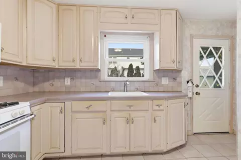 Kitchen - 521 Leon Ave, Delran, NJ 08075 photo 3 of 3
