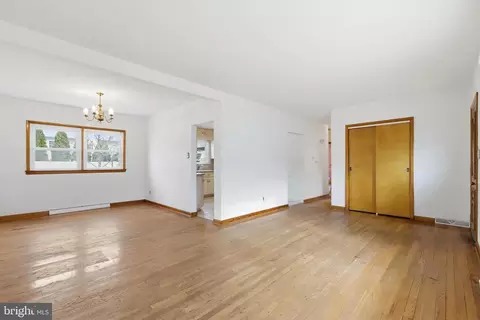 Living - 521 Leon Ave, Delran, NJ 08075 photo 1 of 2