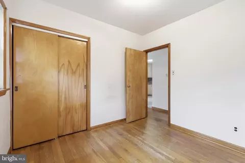 Entry Way - 521 Leon Ave, Delran, NJ 08075 photo 2 of 2