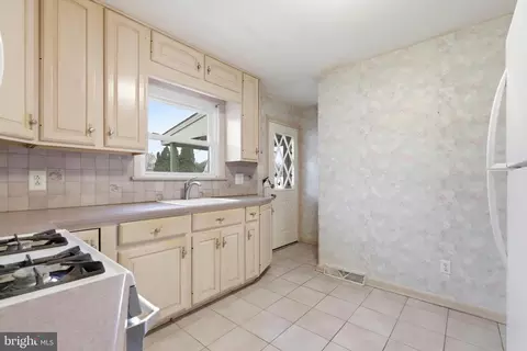 Kitchen - 521 Leon Ave, Delran, NJ 08075 photo 1 of 3