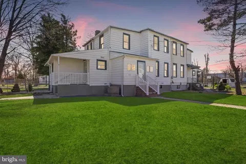 1026 W 5th St, Florence, NJ 08518