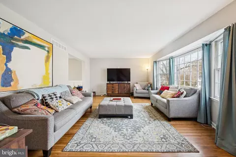 Living - 704 Cornwallis Dr, Mount Laurel, NJ 08054 photo 1 of 3