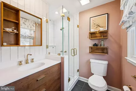 Bath - 704 Cornwallis Dr, Mount Laurel, NJ 08054 photo 1 of 2