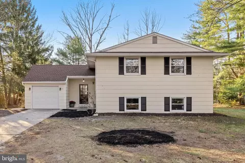 52 Taunton Rd, Medford, NJ 08055