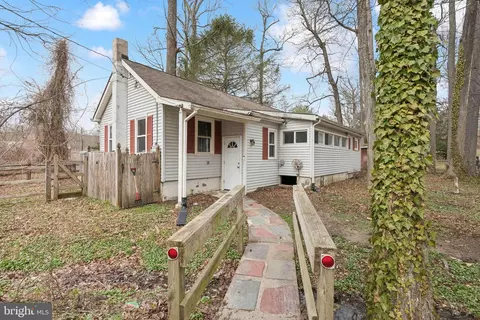 4 Creek Ln, Mount Holly, NJ 08060