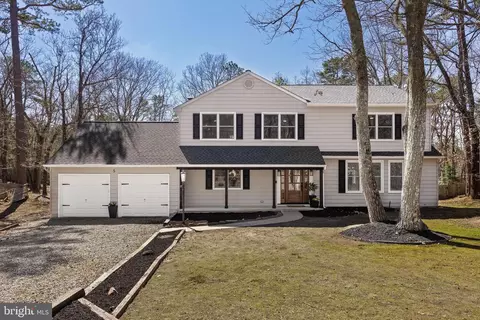 5 Woods Edge Ct, Medford, NJ 08055
