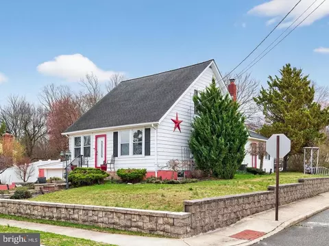 152 E 7th St, Burlington, NJ 08016