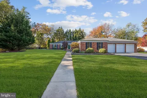 1416 Georgian Dr, Moorestown, NJ 08057