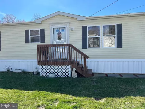 22 Finch St, Browns Mills, NJ 08015