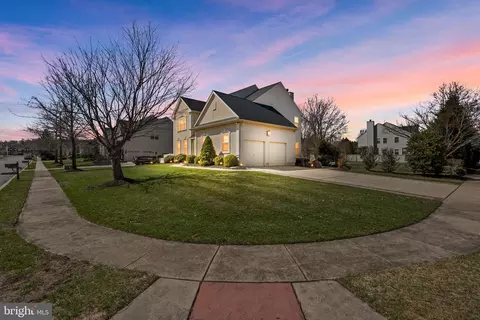 9 Waters Edge Dr, Riverside, NJ 08075
